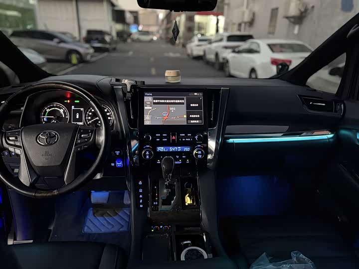 Фото 4 - Toyota Alphard