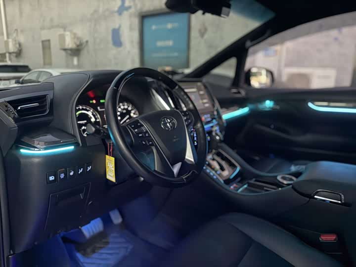 Фото 5 - Toyota Alphard