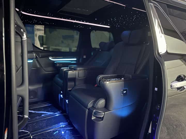 Фото 7 - Toyota Alphard