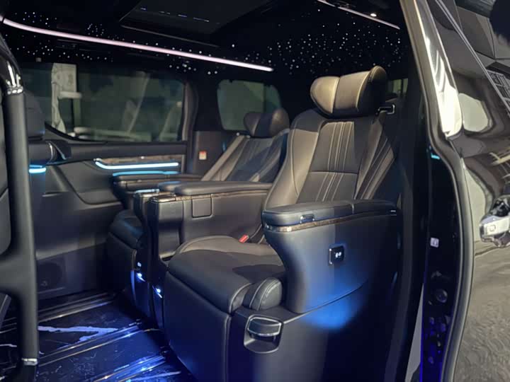 Фото 8 - Toyota Alphard