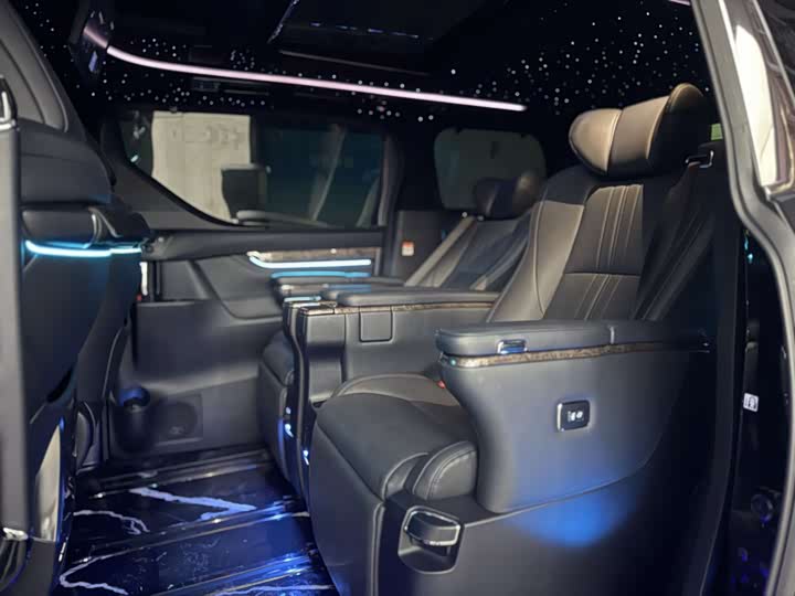 Фото 9 - Toyota Alphard