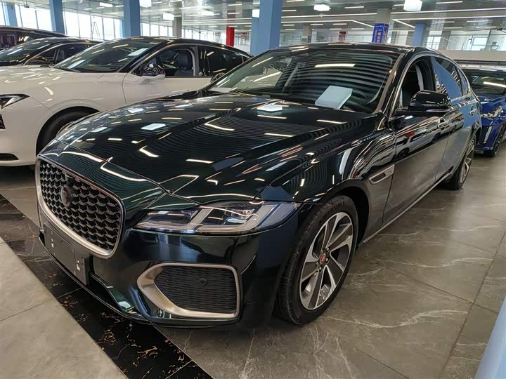 Фото 1 - Jaguar XF L