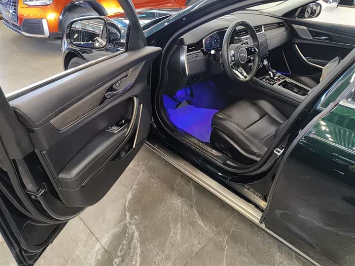 Фото 16 - Jaguar XF L