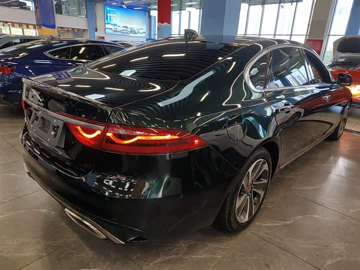 Фото 7 - Jaguar XF L