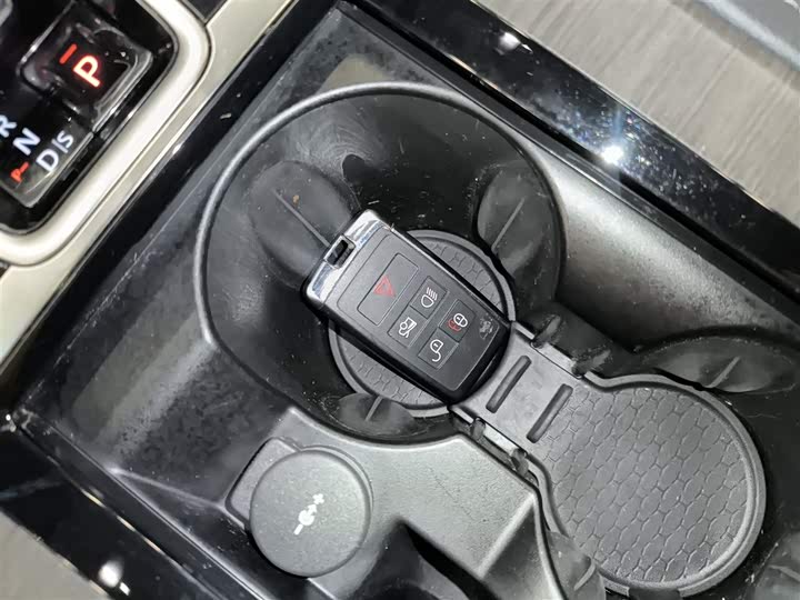 Фото 9 - Jaguar XF L