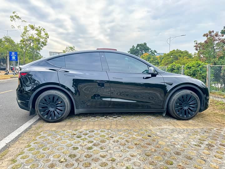 Фото 13 - Tesla Model Y