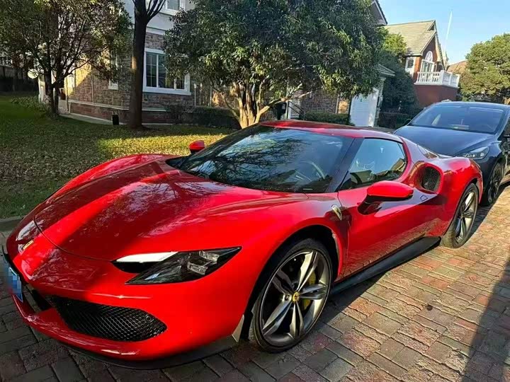 Фото 1 - Ferrari 296