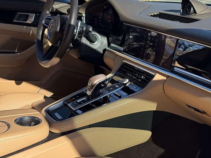 Фото 10 - Porsche Panamera