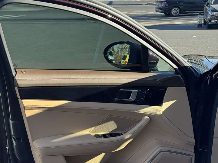 Фото 7 - Porsche Panamera