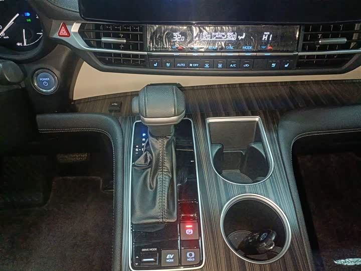 Фото 14 - Toyota Sienna