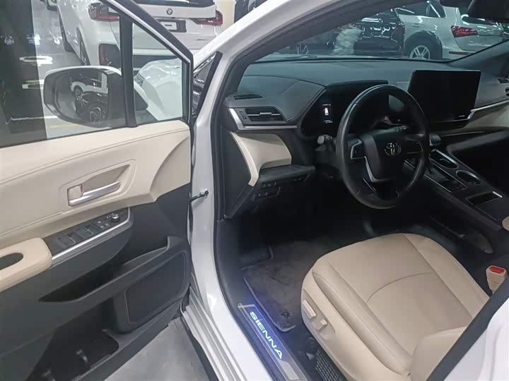 Фото 16 - Toyota Sienna