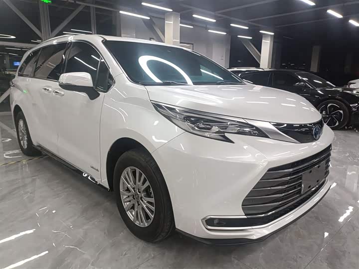 Фото 4 - Toyota Sienna