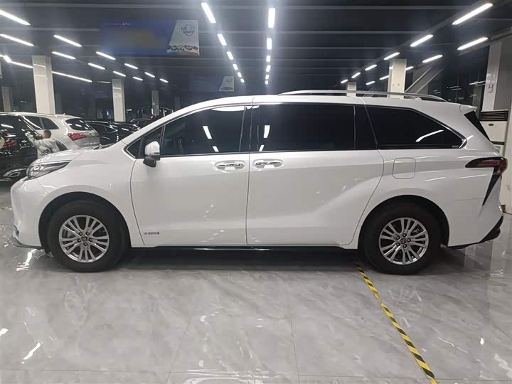 Фото 5 - Toyota Sienna