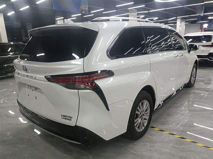 Фото 7 - Toyota Sienna