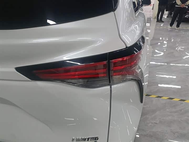 Фото 8 - Toyota Sienna