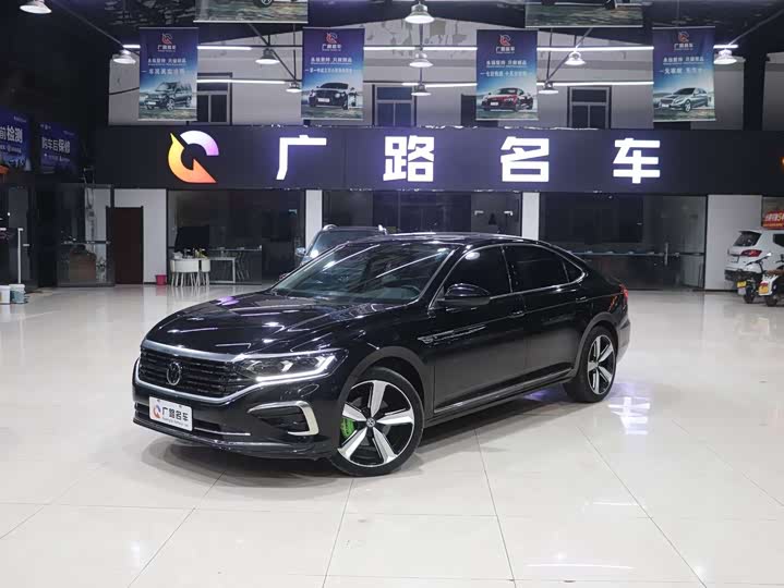 Фото 1 - Volkswagen Passat