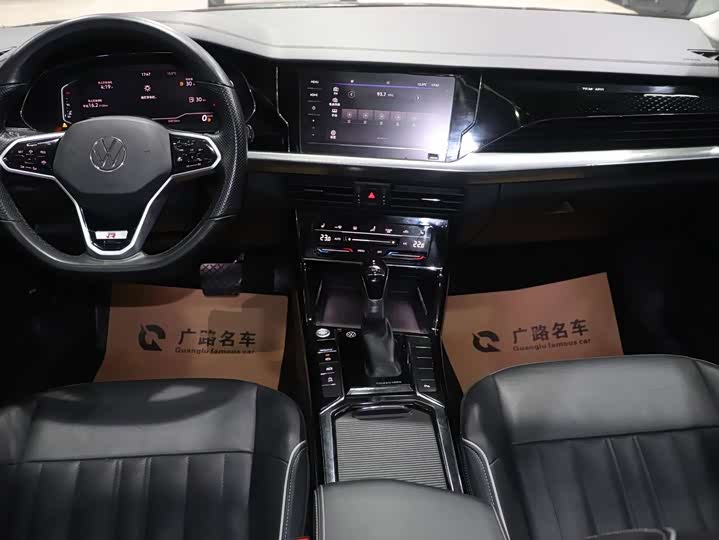 Фото 10 - Volkswagen Passat