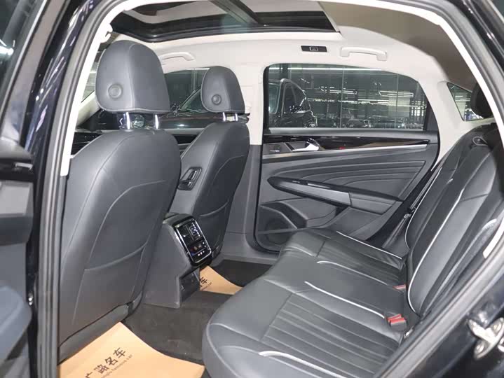 Фото 11 - Volkswagen Passat