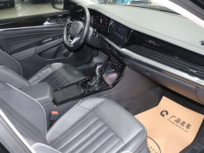 Фото 12 - Volkswagen Passat