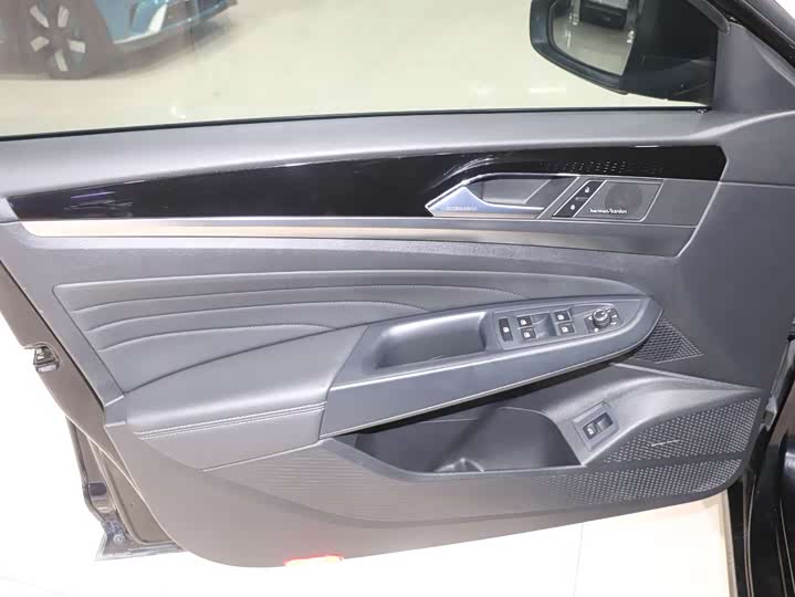 Фото 8 - Volkswagen Passat