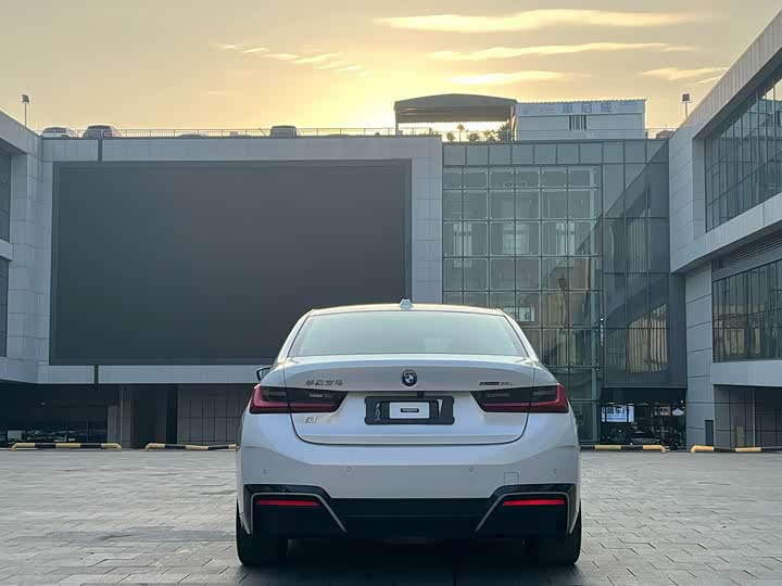 Фото 14 - BMW i3