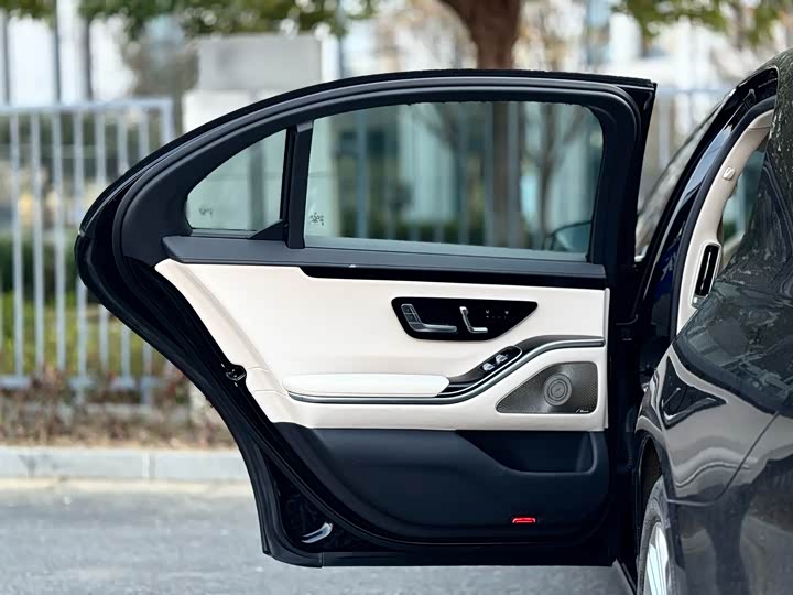 Фото 12 - Mercedes-Benz S-Class