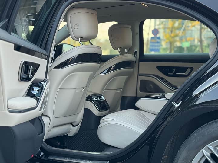 Фото 13 - Mercedes-Benz S-Class