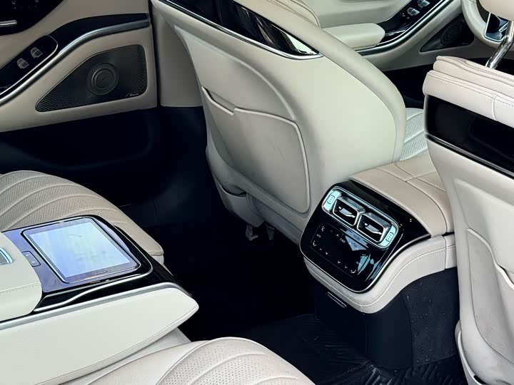 Фото 14 - Mercedes-Benz S-Class