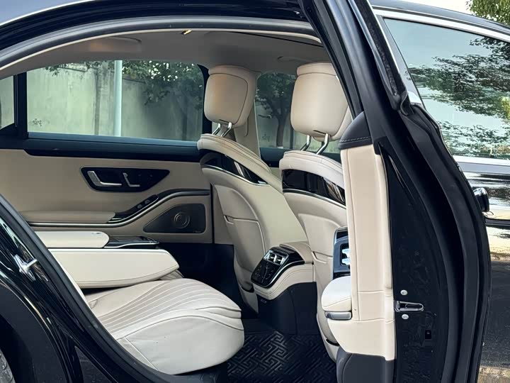 Фото 15 - Mercedes-Benz S-Class