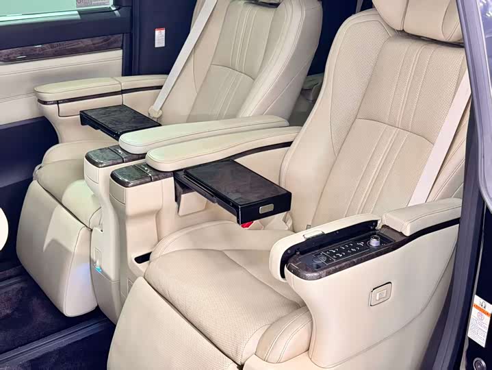 Фото 6 - Toyota Alphard