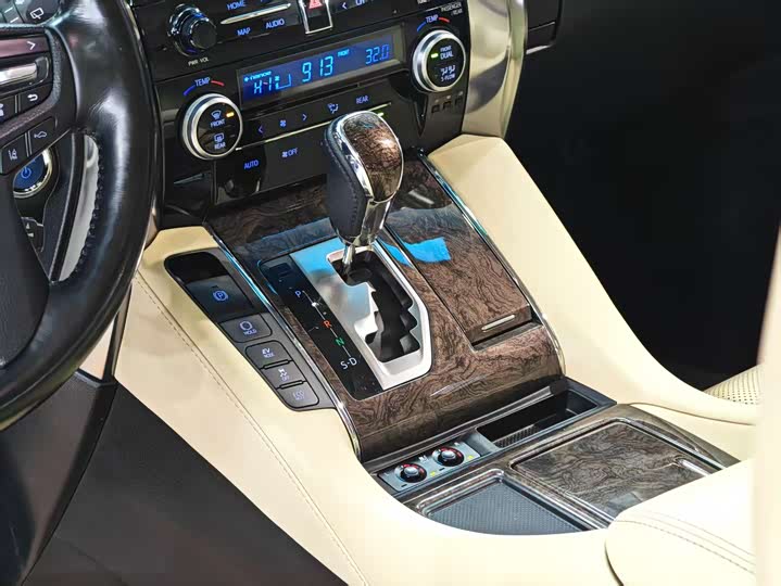 Фото 7 - Toyota Alphard