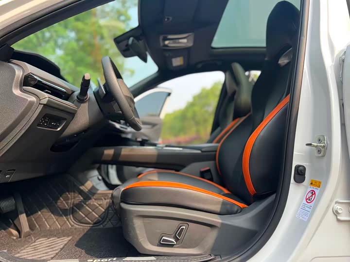 Фото 4 - Changan UNI-V