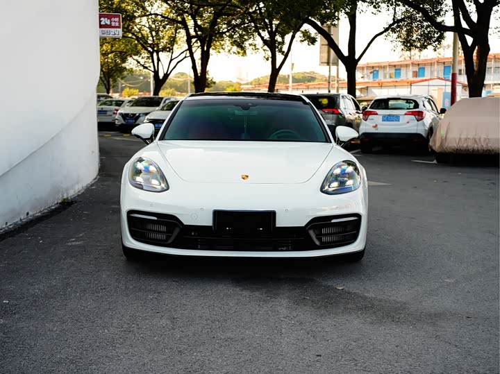 Фото 2 - Porsche Panamera