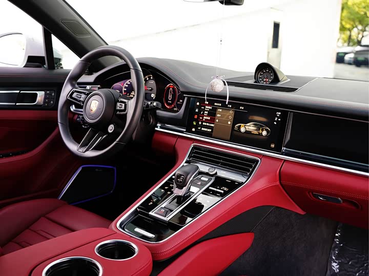 Фото 21 - Porsche Panamera