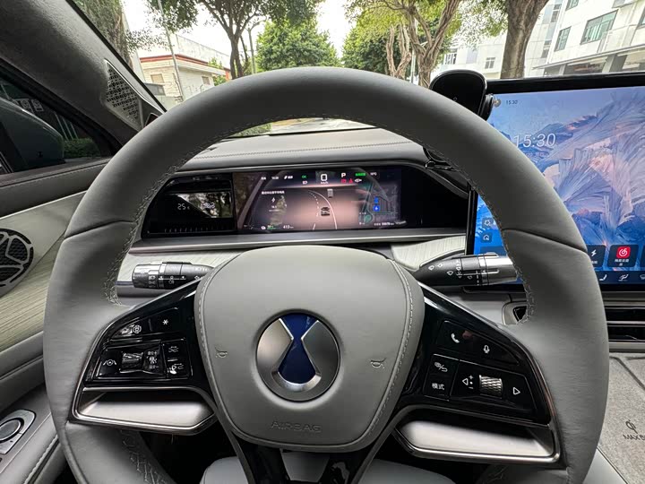 Фото 12 - Denza N7