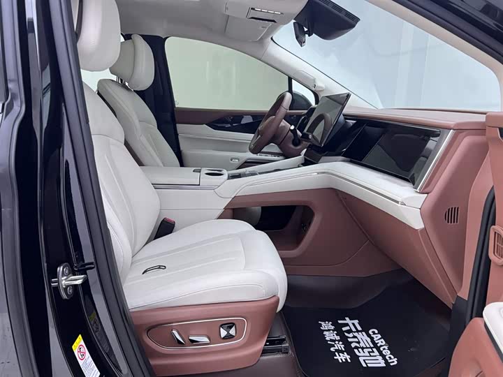 Фото 18 - BYD Xia