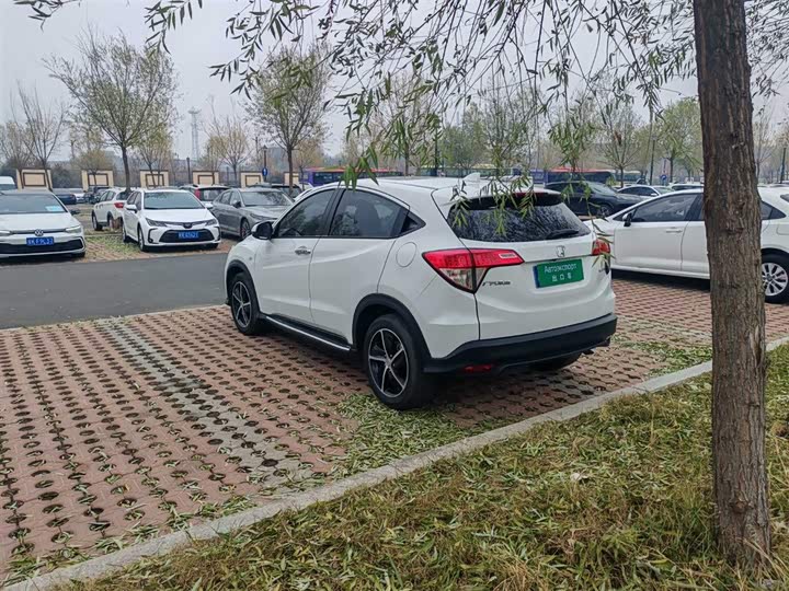 Фото 7 - Honda Vezel