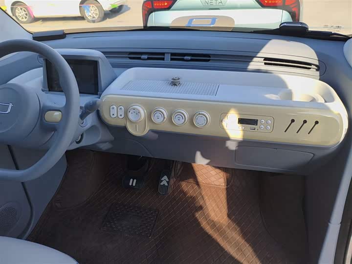 Фото 13 - Bestune Pony