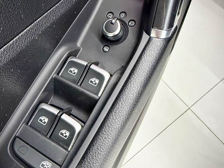 Фото 11 - Audi Q2L