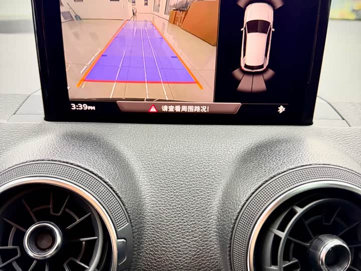 Фото 14 - Audi Q2L