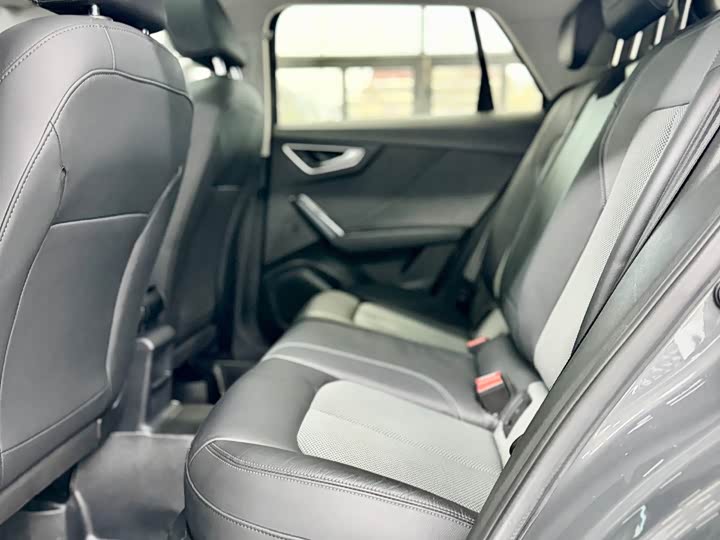 Фото 16 - Audi Q2L