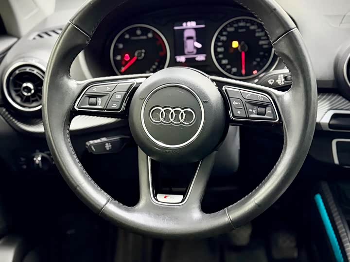Фото 21 - Audi Q2L