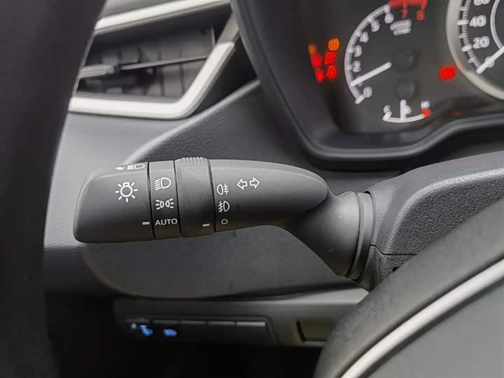 Фото 21 - Toyota Corolla