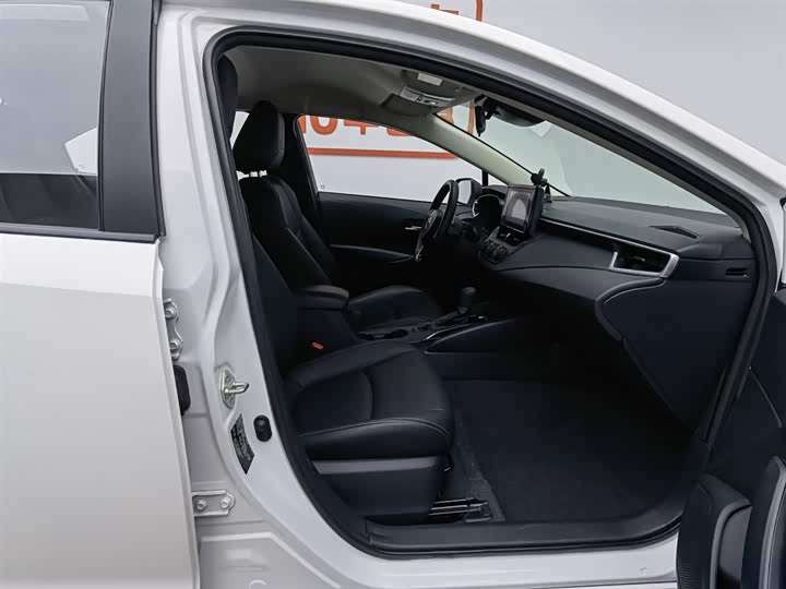 Фото 23 - Toyota Corolla