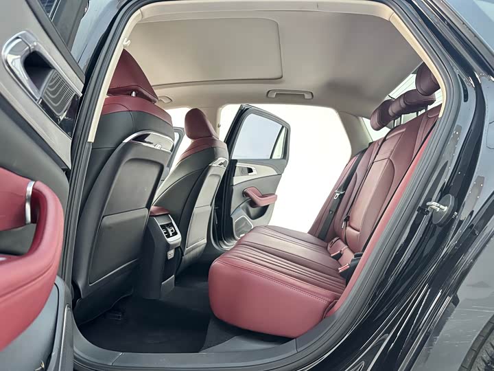 Фото 15 - Hongqi H5