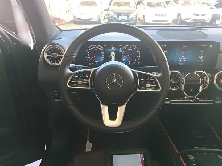 Фото 11 - Mercedes-Benz GLB-Class