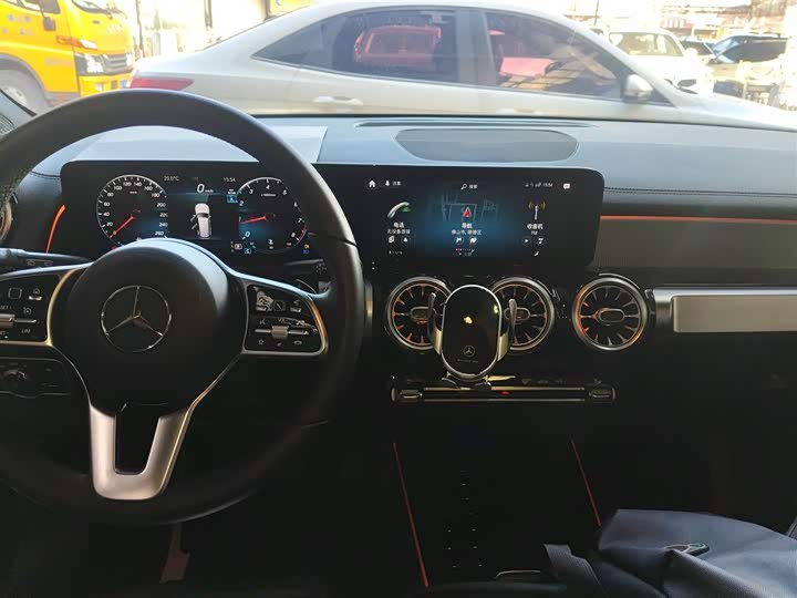 Фото 13 - Mercedes-Benz GLB-Class