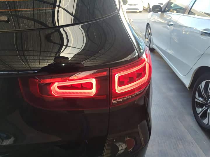 Фото 8 - Mercedes-Benz GLB-Class