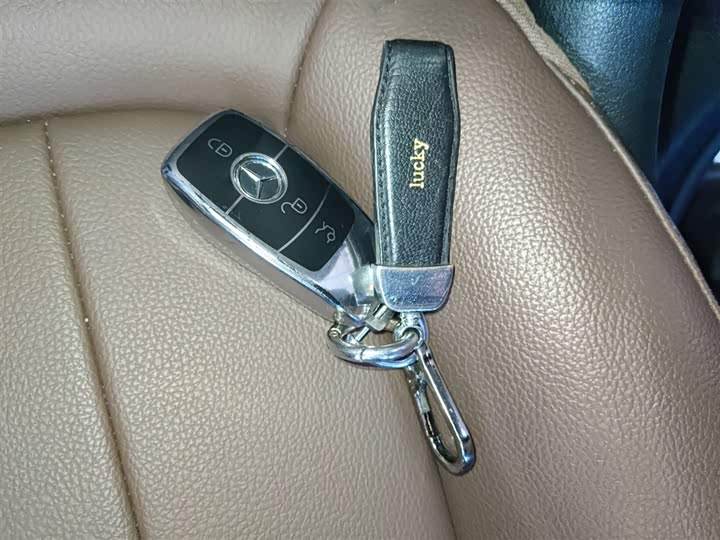 Фото 9 - Mercedes-Benz GLB-Class