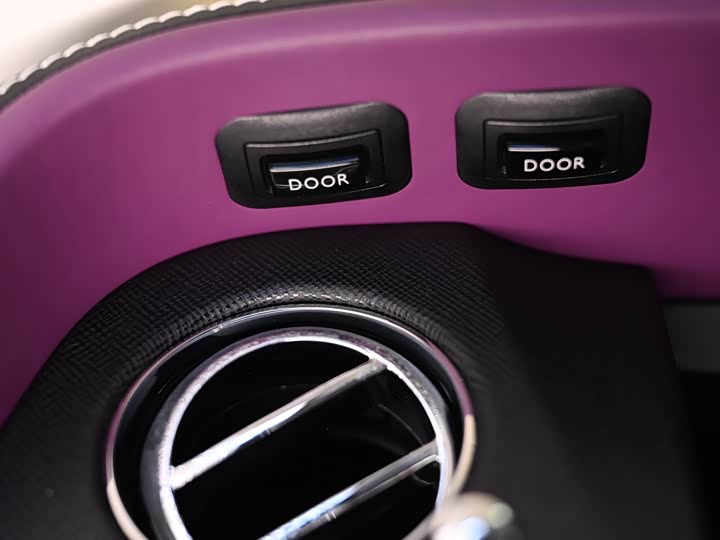 Фото 12 - Rolls-Royce Cullinan